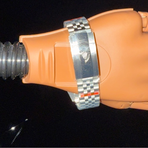 Swiss Watch with Silver Band and Green Dial - Picture 4 of 5